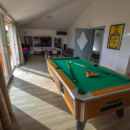 Barba Vinko Villa Kastela