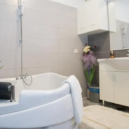 Barba Vinko Villa Kastela