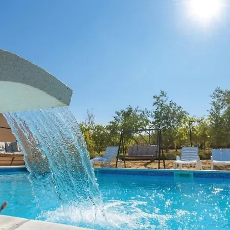 Barba Vinko Villa Kastela